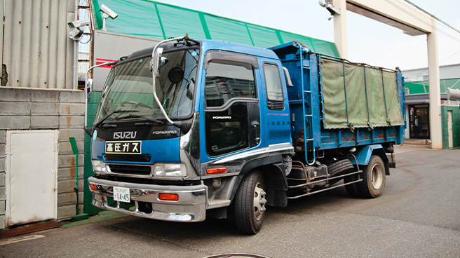 4トン ダンプ車